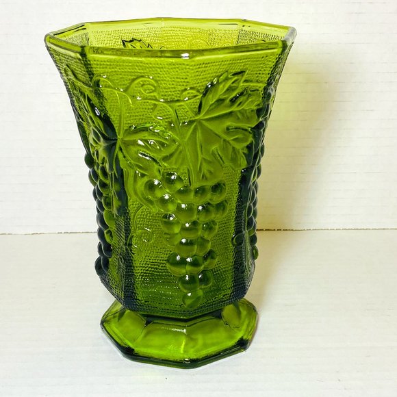 Anchor Hocking Vintage Green Glass Vase Embossed Grapes - Picture 9 of 9